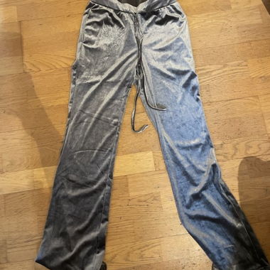Pantalon de jogging long en velours gris avec motif strass
