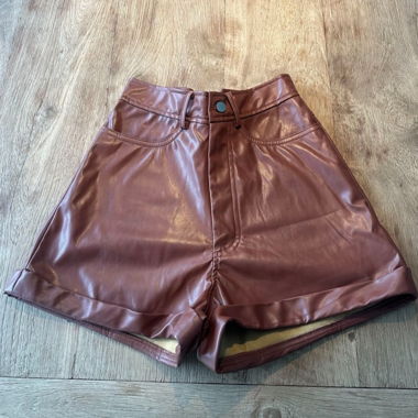 Kunstleder Shorts Gr. 32 PrettyLittleThing
