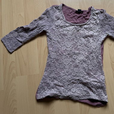 Zwei Pullover 