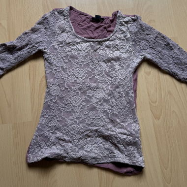 Zwei Pullover 