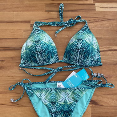 Grünes Bikini-Set