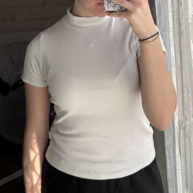 White ribbed T-shirt with stand-up collar