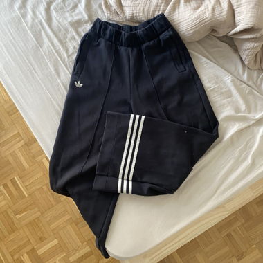 Pantaloni da tuta Adidas a gamba larga