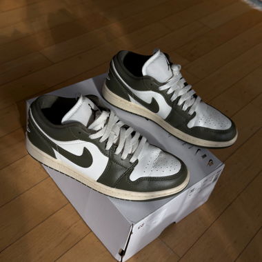 WMNS AIR JORDAN 1 LOW SAIL/MEDIUM OLIVE-COCONUT 