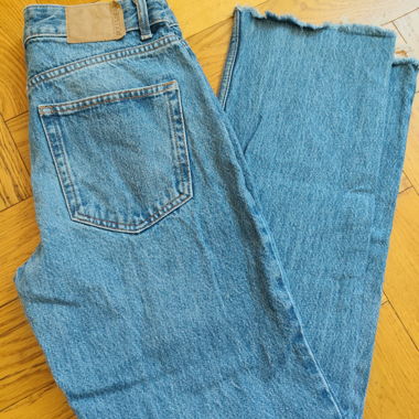 Jeans blu a gamba dritta