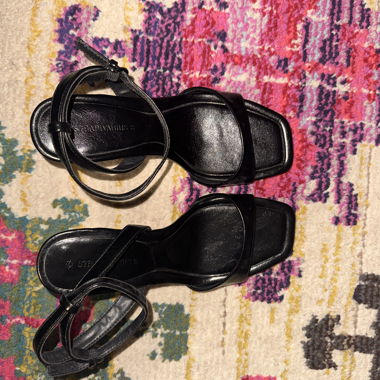 Sandales à talons noirs