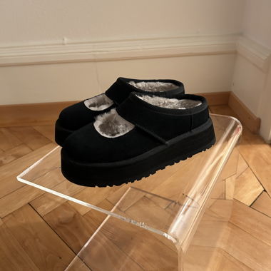 UGG Bea Mary Jane in Schwarz