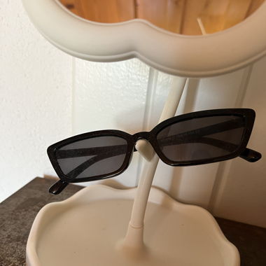 stylische schwarze sonnenbrille