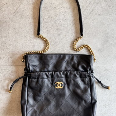 Borsa a secchiello Chanel imbottita con coulisse