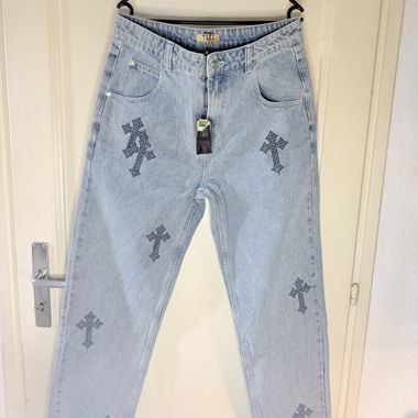 Jeans chiaro con croci in strass