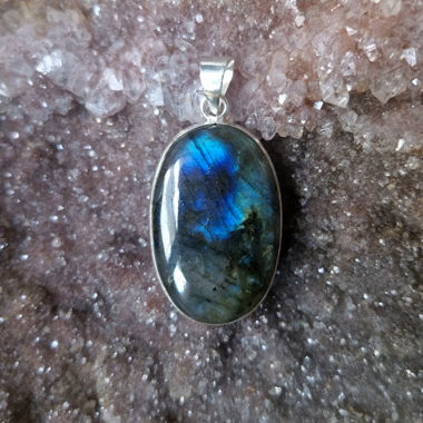 Pendentif avec labradorite / Labradorite pendant