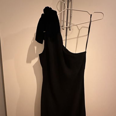 Robe asymétrique Maje noeud en velours 