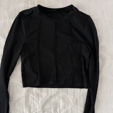 Crop Top a Maniche Lunghe