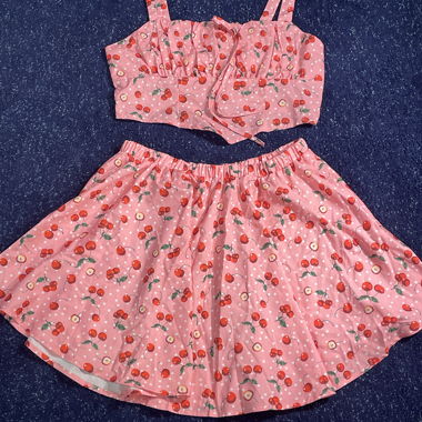 Pinkes Set mit Kirschmustet