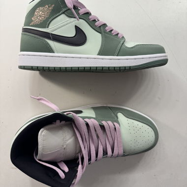 Baskets Nike Air Jordan vert rose