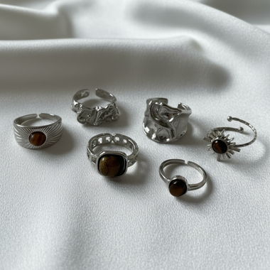 Ensemble de bagues en argent avec détails en pierre brune