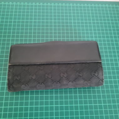 Gucci wallet 