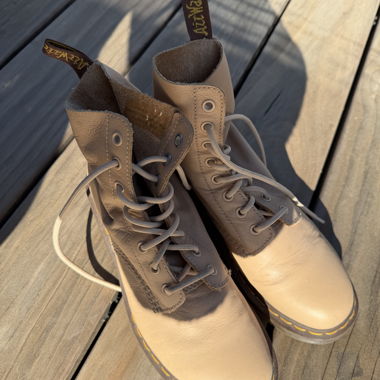 Stivali in pelle Dr. Martens Pascal beige UK 7 EU 41