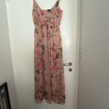 Abito lungo rosa con fiori