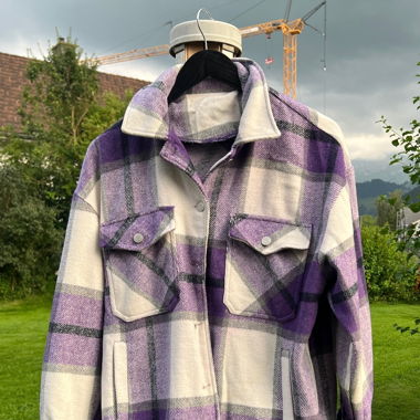 Weiss-violette Jacke
