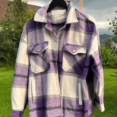 Weiss-violette Jacke