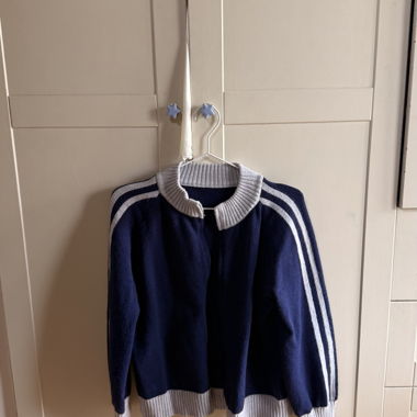 Pull tricot foncé