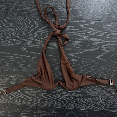Top bikini marrone