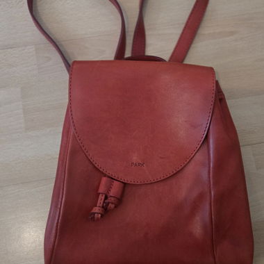 Petit sac à dos en cuir rouge
