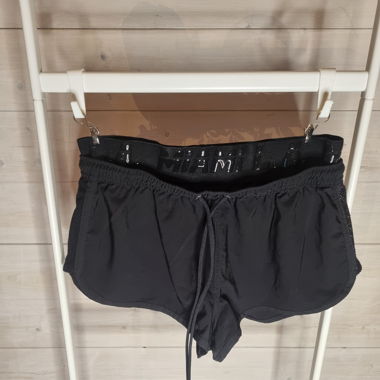 Kurze Badehose