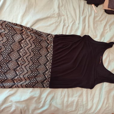 Schwarzes Kleid