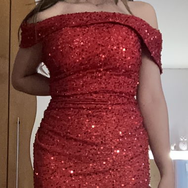 Rotes Abschlussballkleid