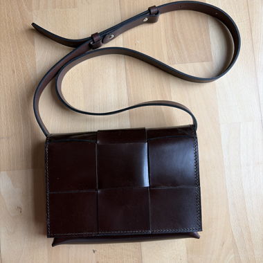 Leather shoulder bag