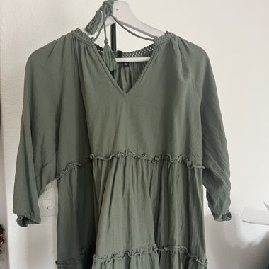 olivgrünes Kleid