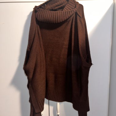 Brauner Pullover