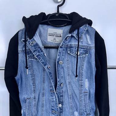 Veste en jean et pull 