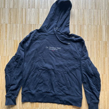 On Vacation Club black hoodie L