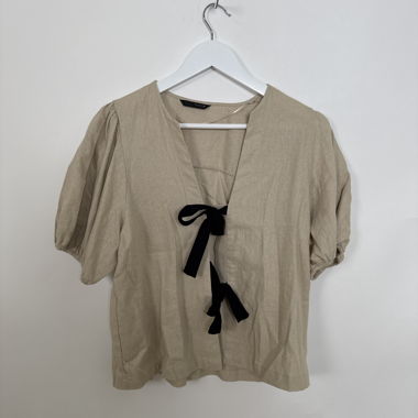 Blusa Zara beige con fiocco davanti