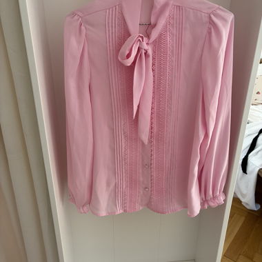 Camicia rosa con collo a cravatta