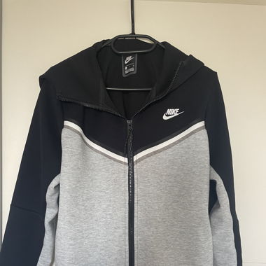 Nike Tech