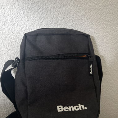 Bench. Tasche