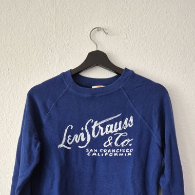 Pull bleu