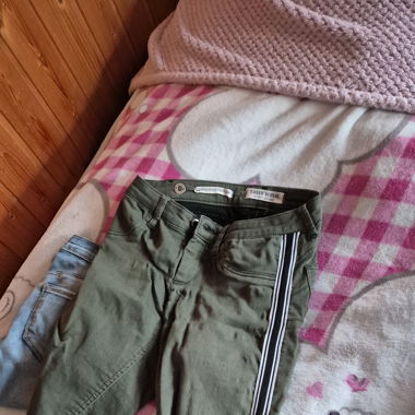 Olivgrüne Skinny fit Jeans