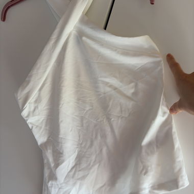 Weisses Neckholder-Top