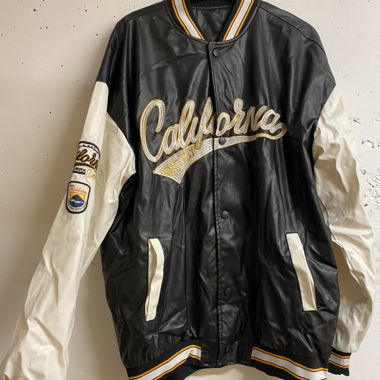 Veste college avec inscription.