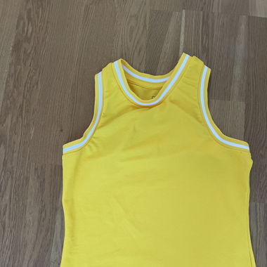 gelbes Sport-Tanktop