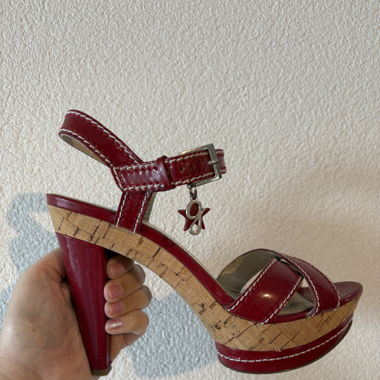 Chaussures à talons rouges Guess