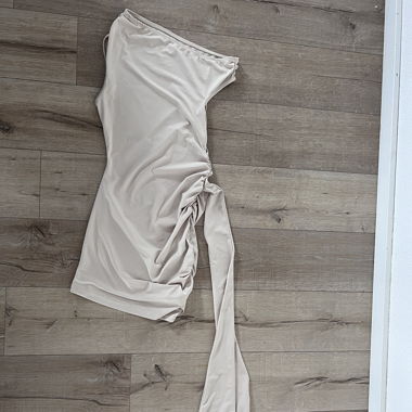Abito asimmetrico beige