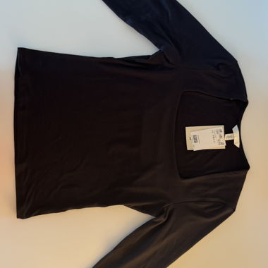 T-shirt nero a maniche lunghe 