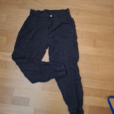 Pantaloni cargo Stradivarius