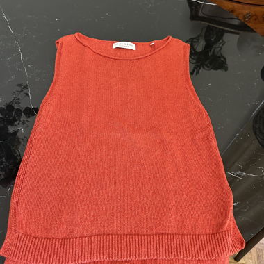 Top in maglia di lino senza maniche rosso mattone